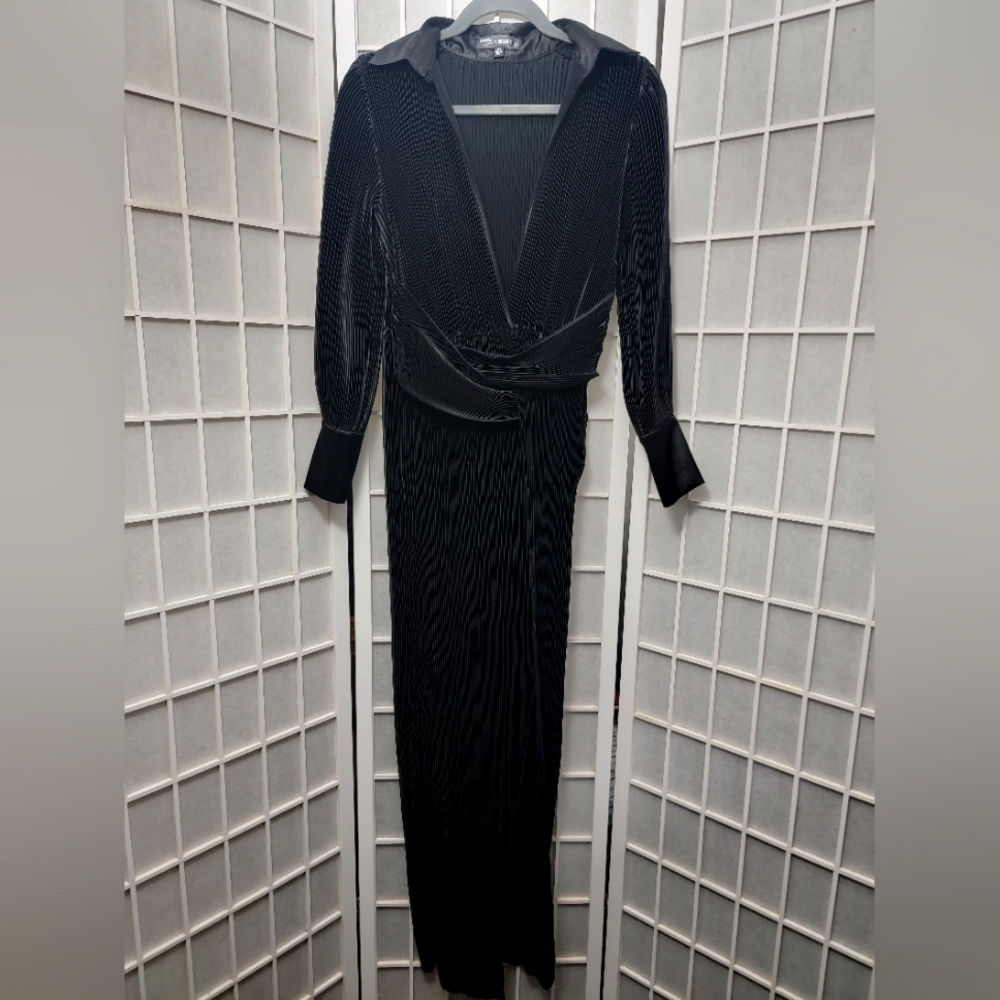 Satin Plisse Plunging Split Maxi Dress Missguided x Carli Bybel - Picture 8 of 12